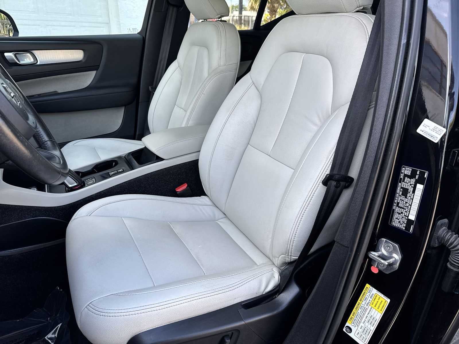 2020 Volvo XC40 Momentum