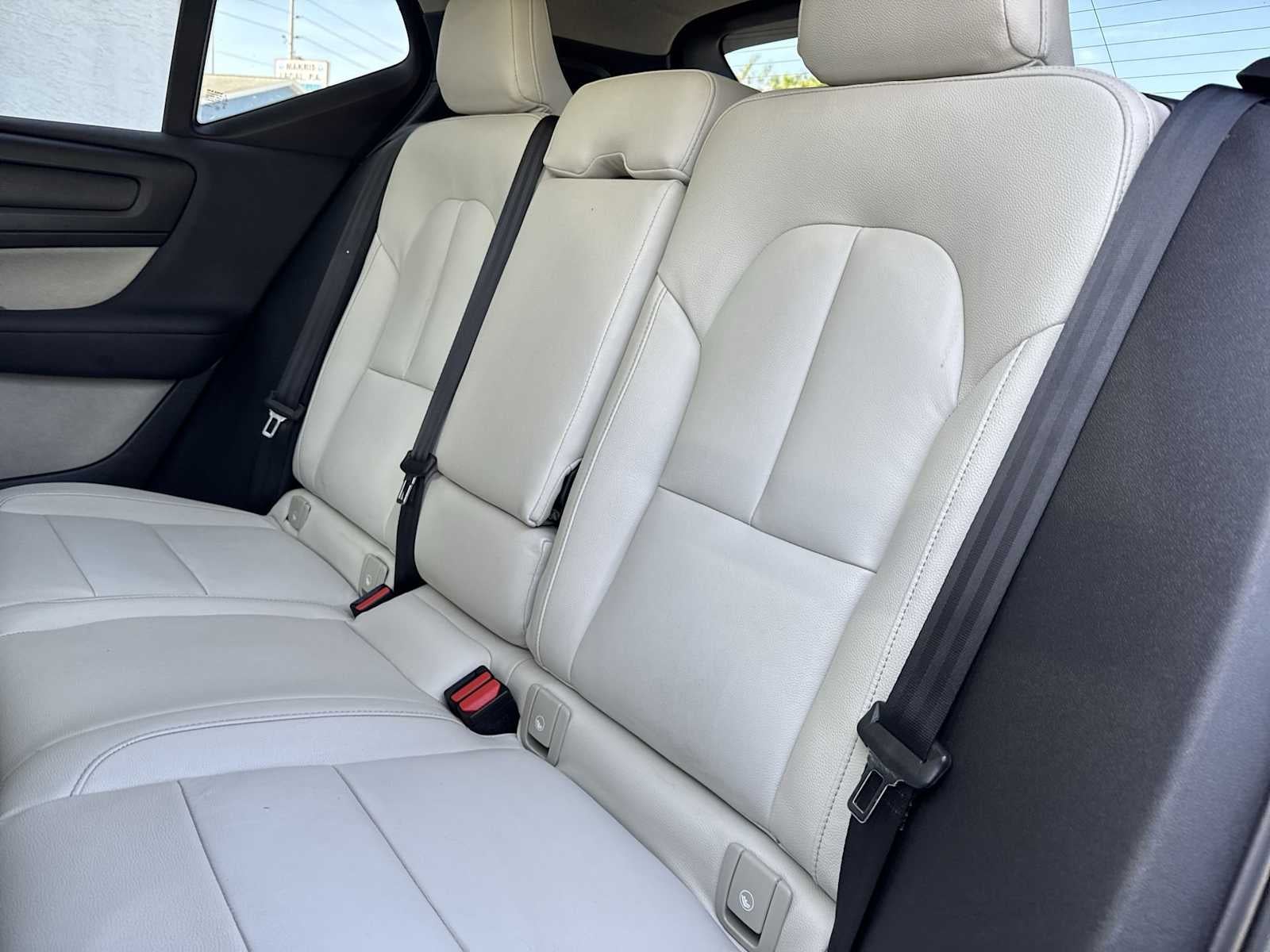 2020 Volvo XC40 Momentum