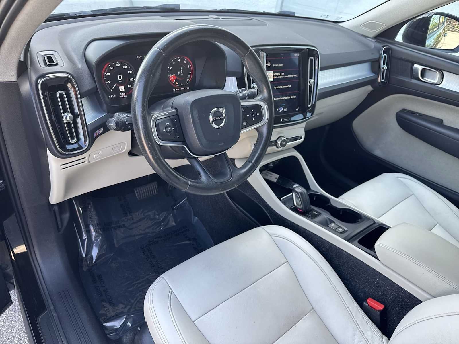2020 Volvo XC40 Momentum