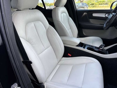 2020 Volvo XC40 Momentum