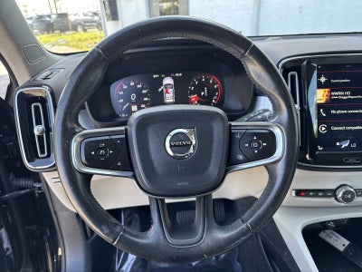 2020 Volvo XC40 Momentum