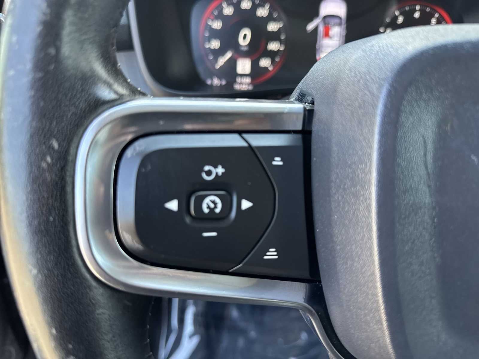 2020 Volvo XC40 Momentum