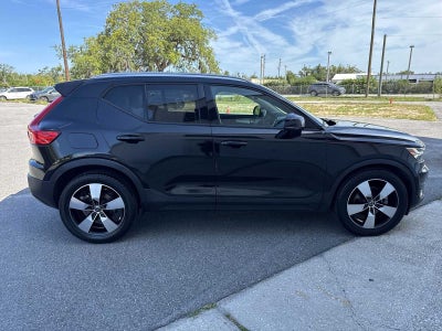 2020 Volvo XC40 Momentum