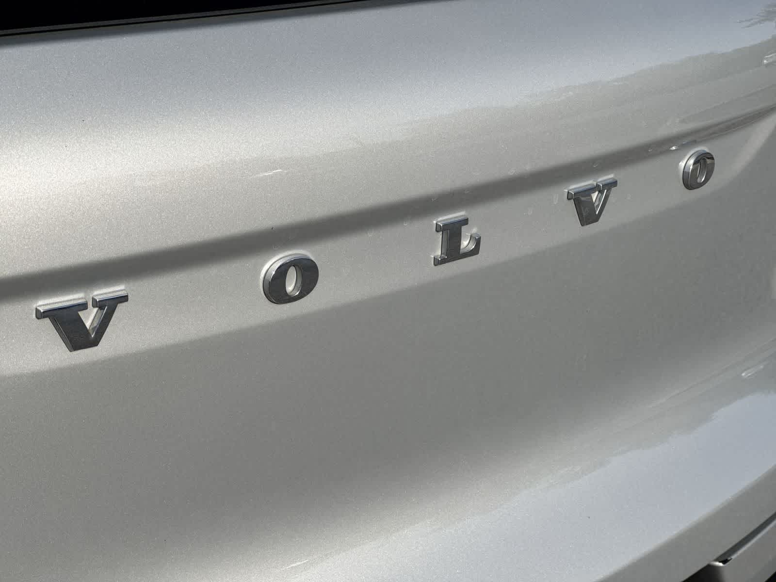 2023 Volvo XC40 Core