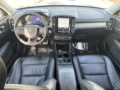 2023 Volvo XC40 Core