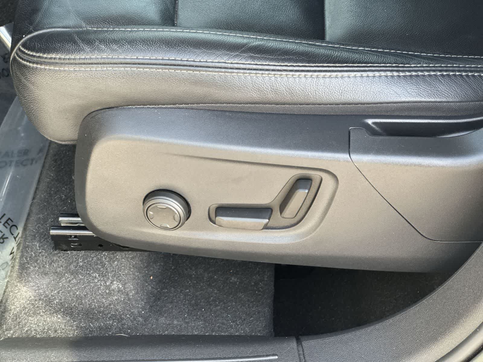 2023 Volvo XC40 Core