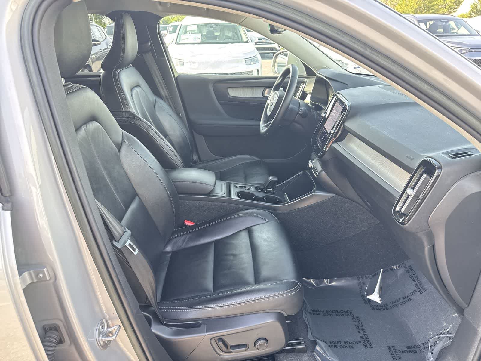 2023 Volvo XC40 Core