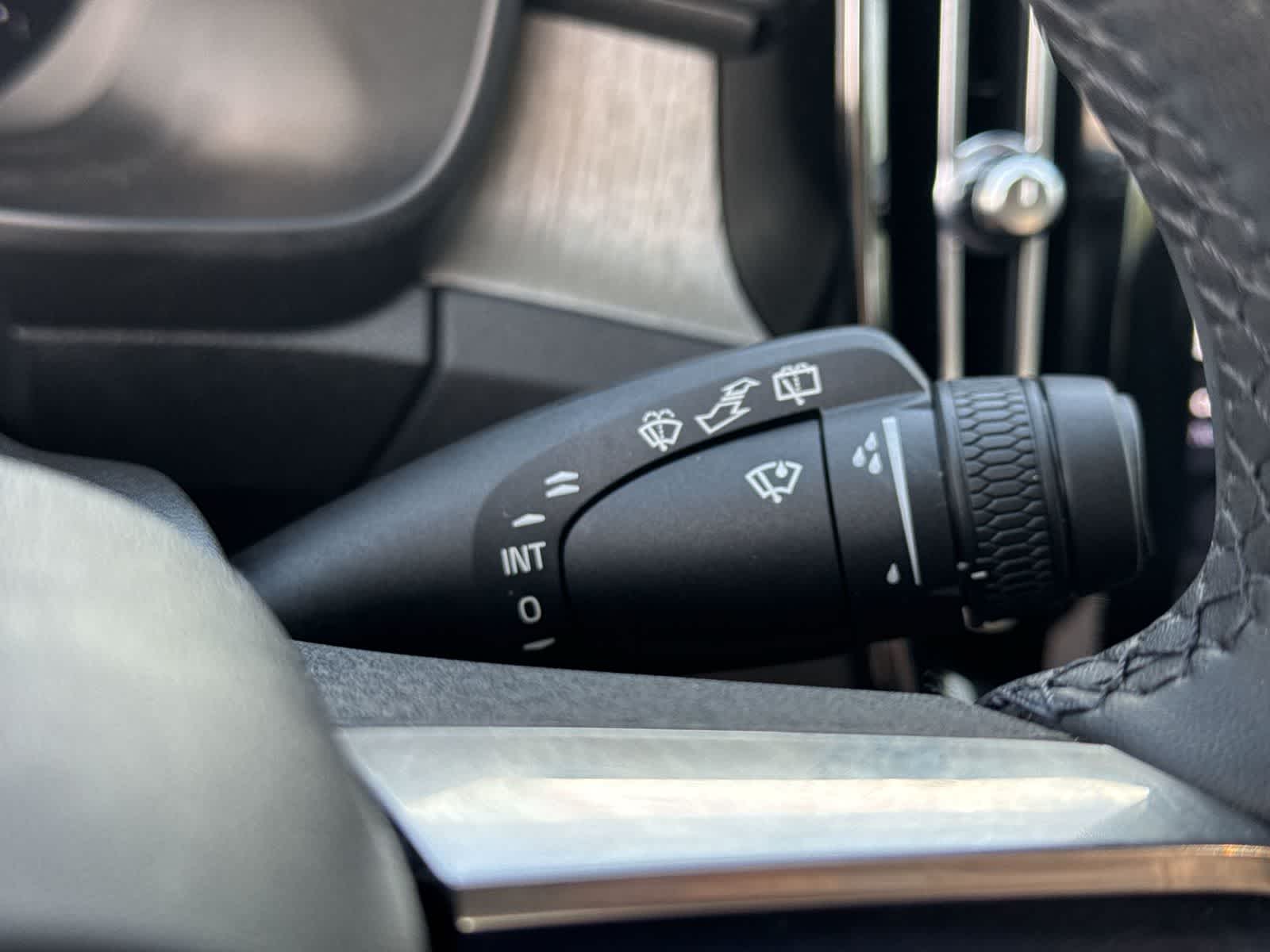 2023 Volvo XC40 Core