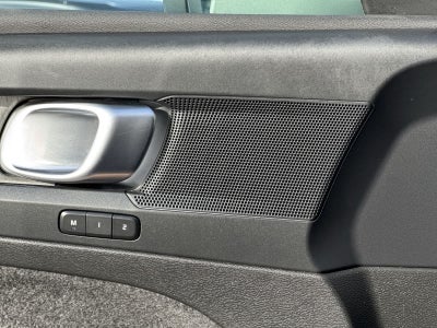 2023 Volvo XC40 Core