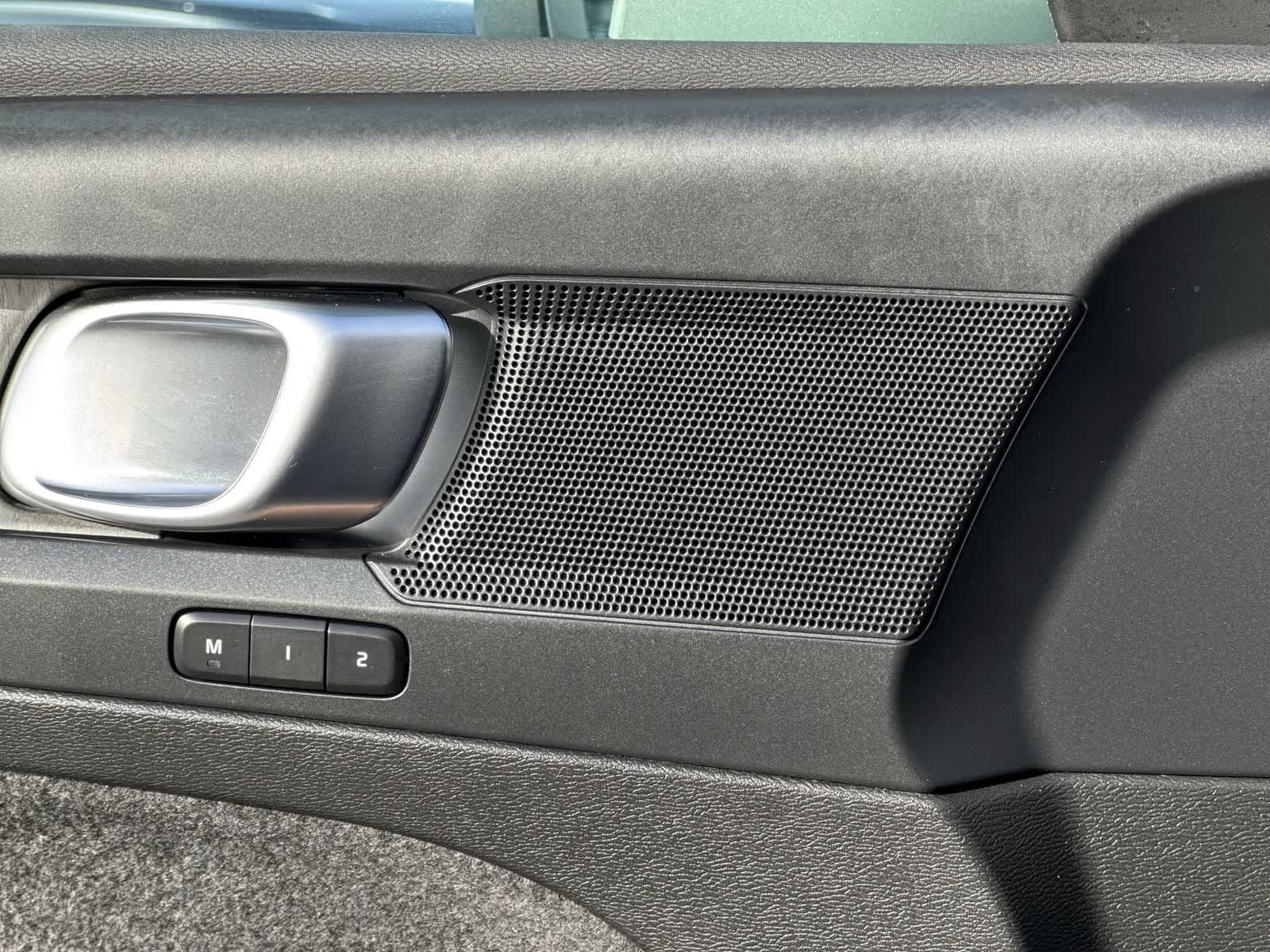 2023 Volvo XC40 Core