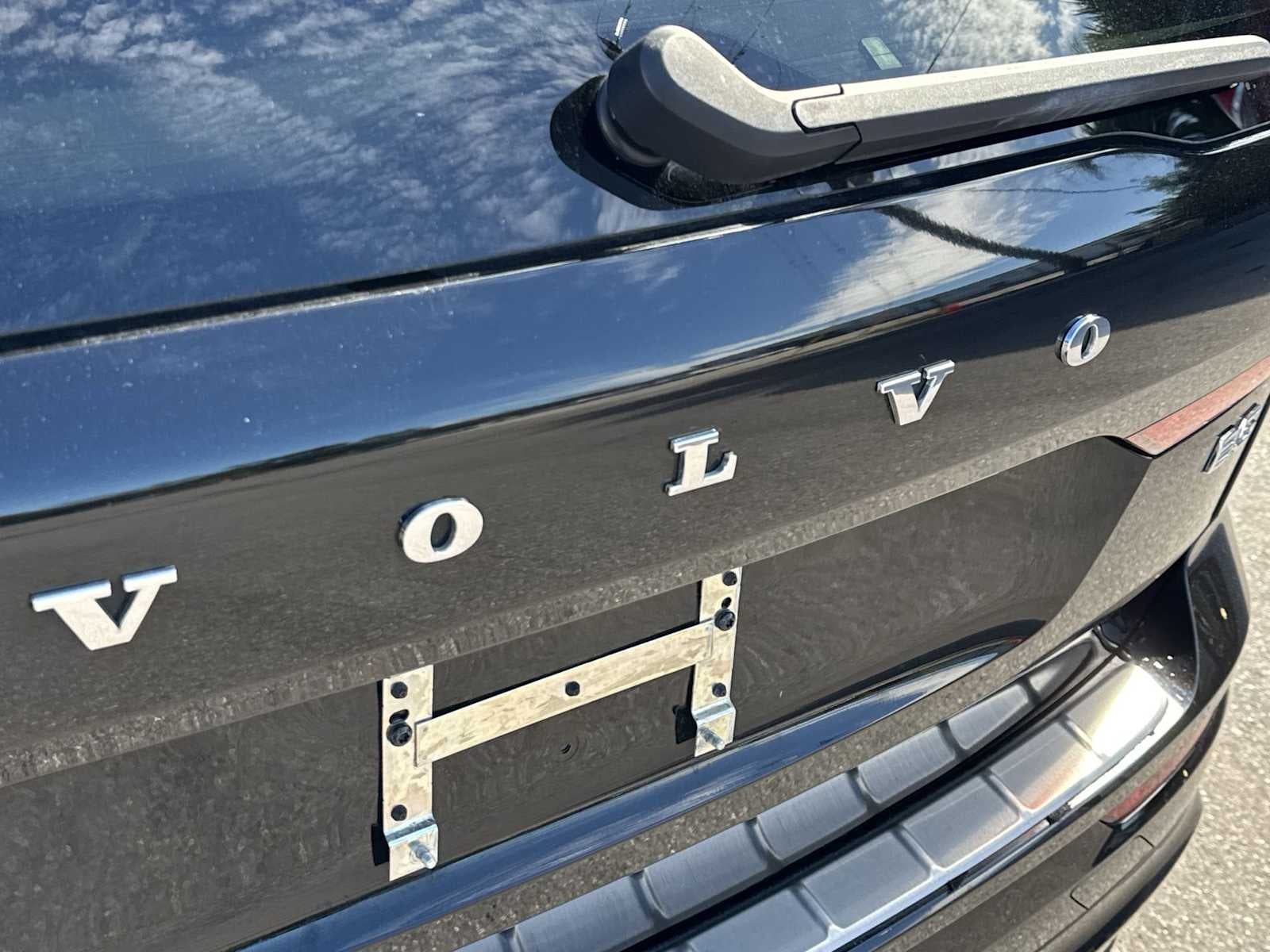 2023 Volvo XC60 Plus Dark Theme