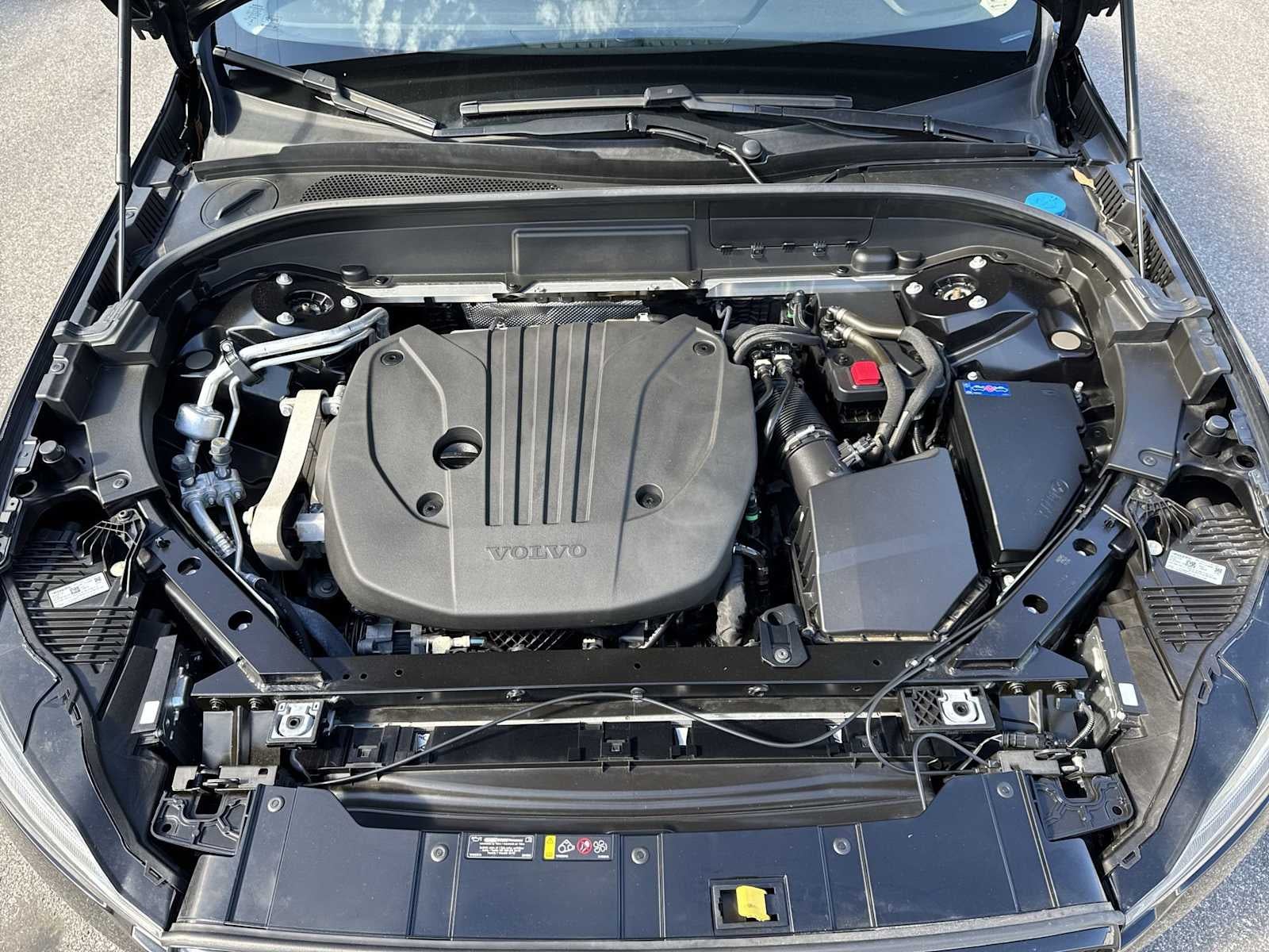 2023 Volvo XC60 Plus Dark Theme