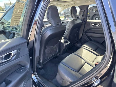 2023 Volvo XC60 Plus Dark Theme