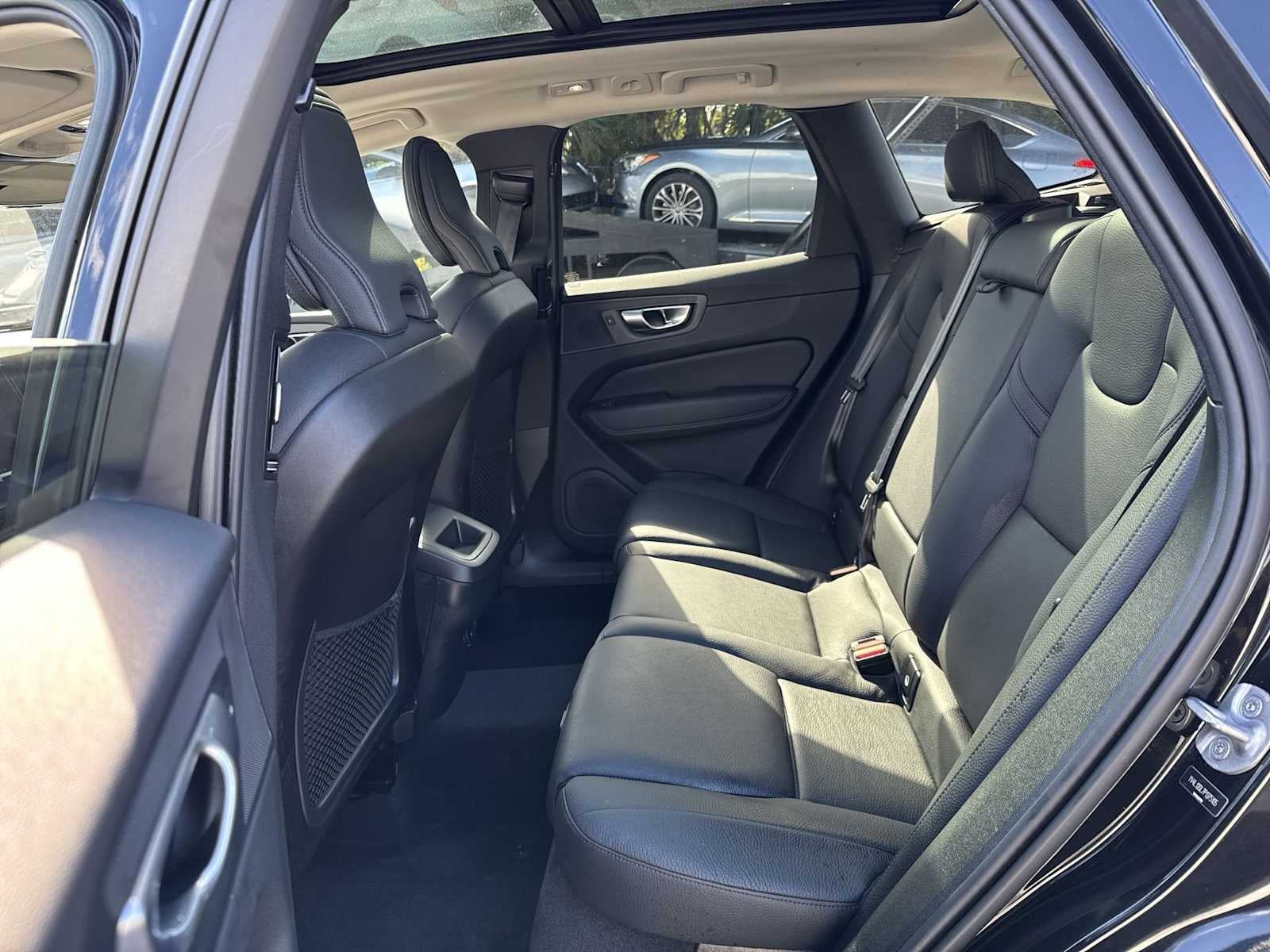 2023 Volvo XC60 Plus Dark Theme