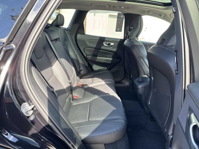 2023 Volvo XC60 Plus Dark Theme