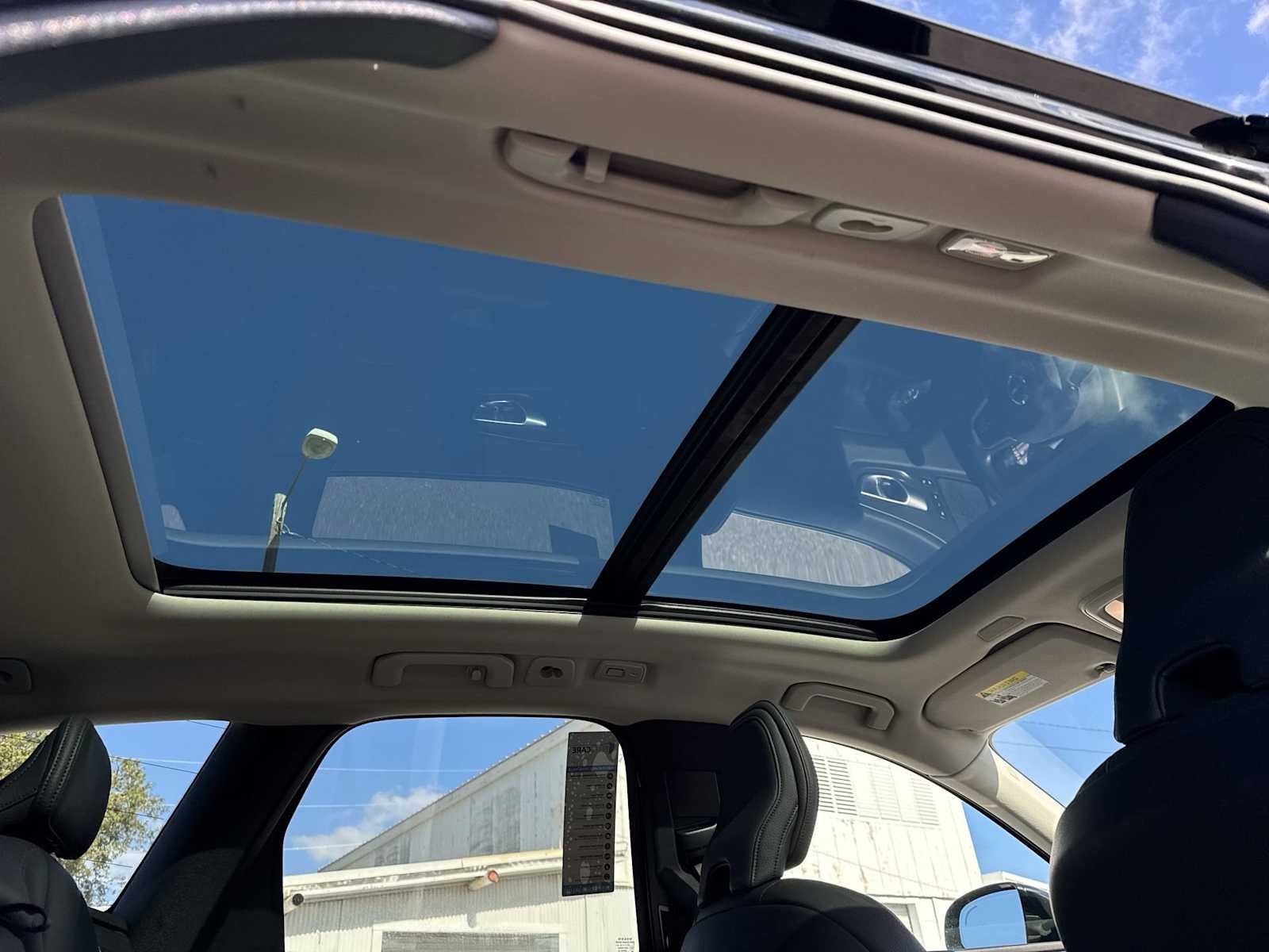 2023 Volvo XC60 Plus Dark Theme