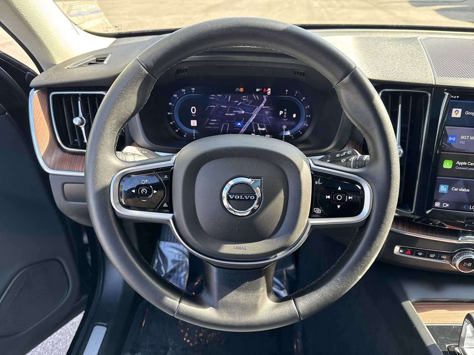 2023 Volvo XC60 Plus Dark Theme