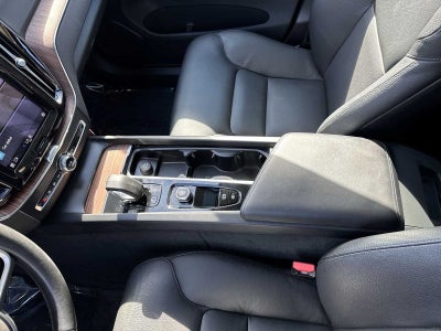 2023 Volvo XC60 Plus Dark Theme