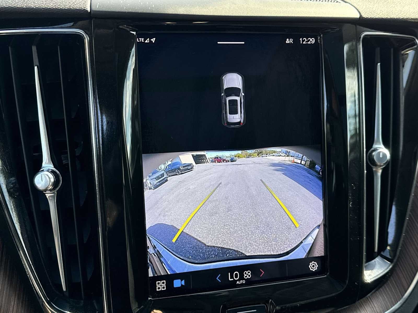 2023 Volvo XC60 Plus Dark Theme