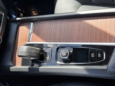 2023 Volvo XC60 Plus Dark Theme