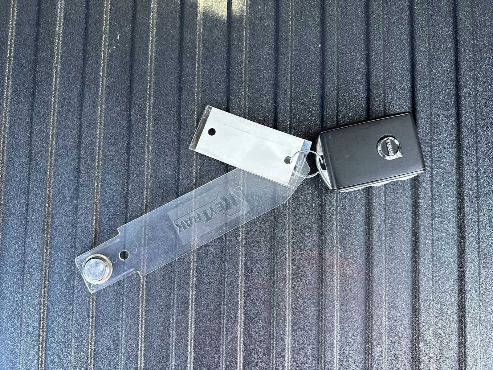 2023 Volvo XC60 Plus Dark Theme