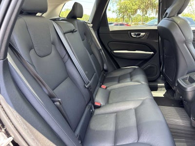 2022 Volvo XC60 Momentum