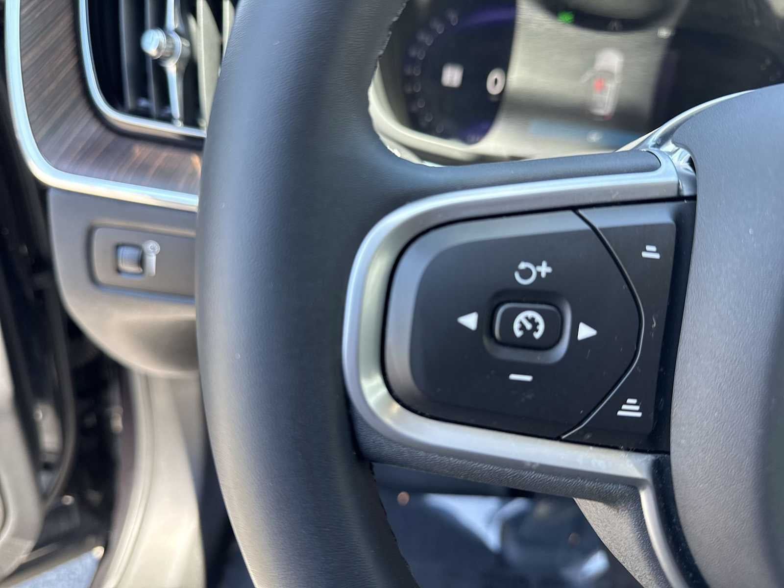 2022 Volvo XC60 Momentum