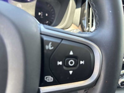 2022 Volvo XC60 Momentum