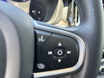 2022 Volvo XC60 Momentum