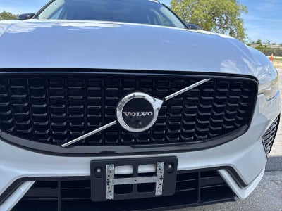 2023 Volvo XC60 Plus Dark Theme