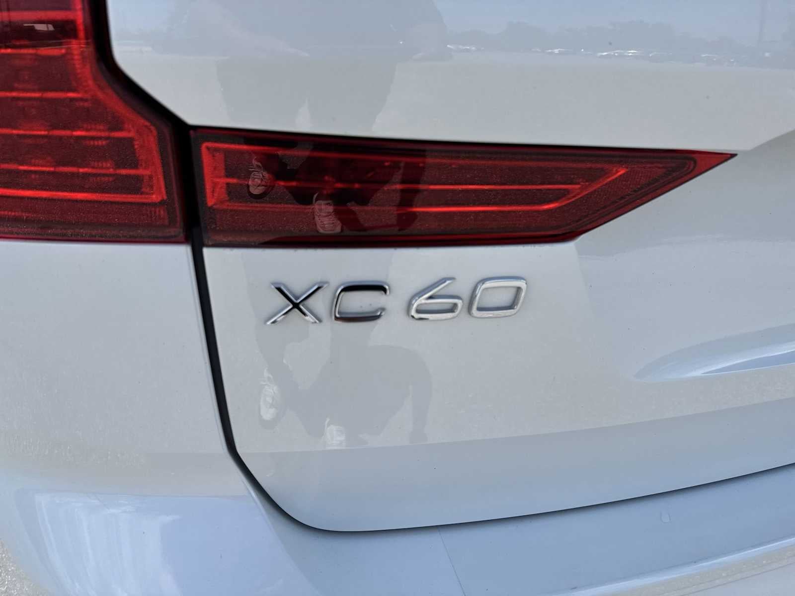 2023 Volvo XC60 Plus Dark Theme