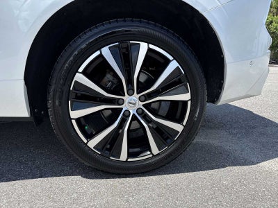 2023 Volvo XC60 Plus Dark Theme