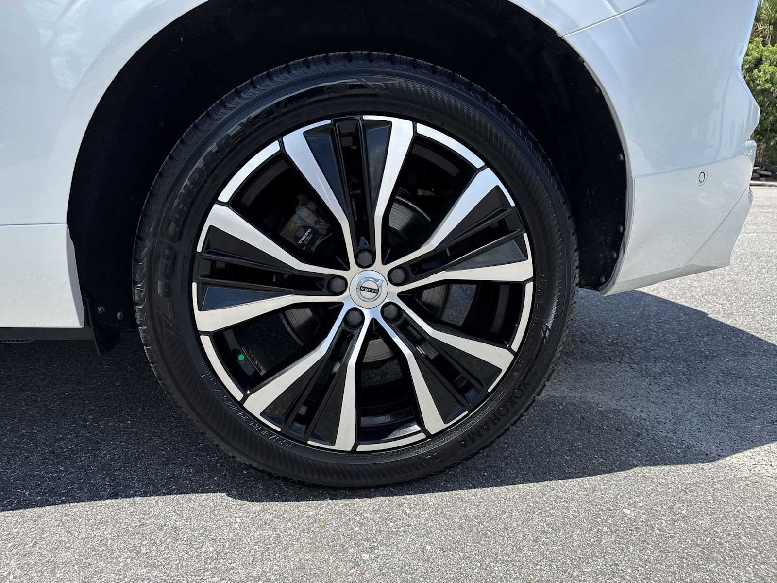 2023 Volvo XC60 Plus Dark Theme