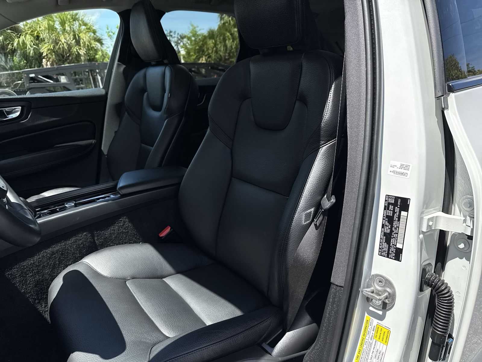2023 Volvo XC60 Plus Dark Theme
