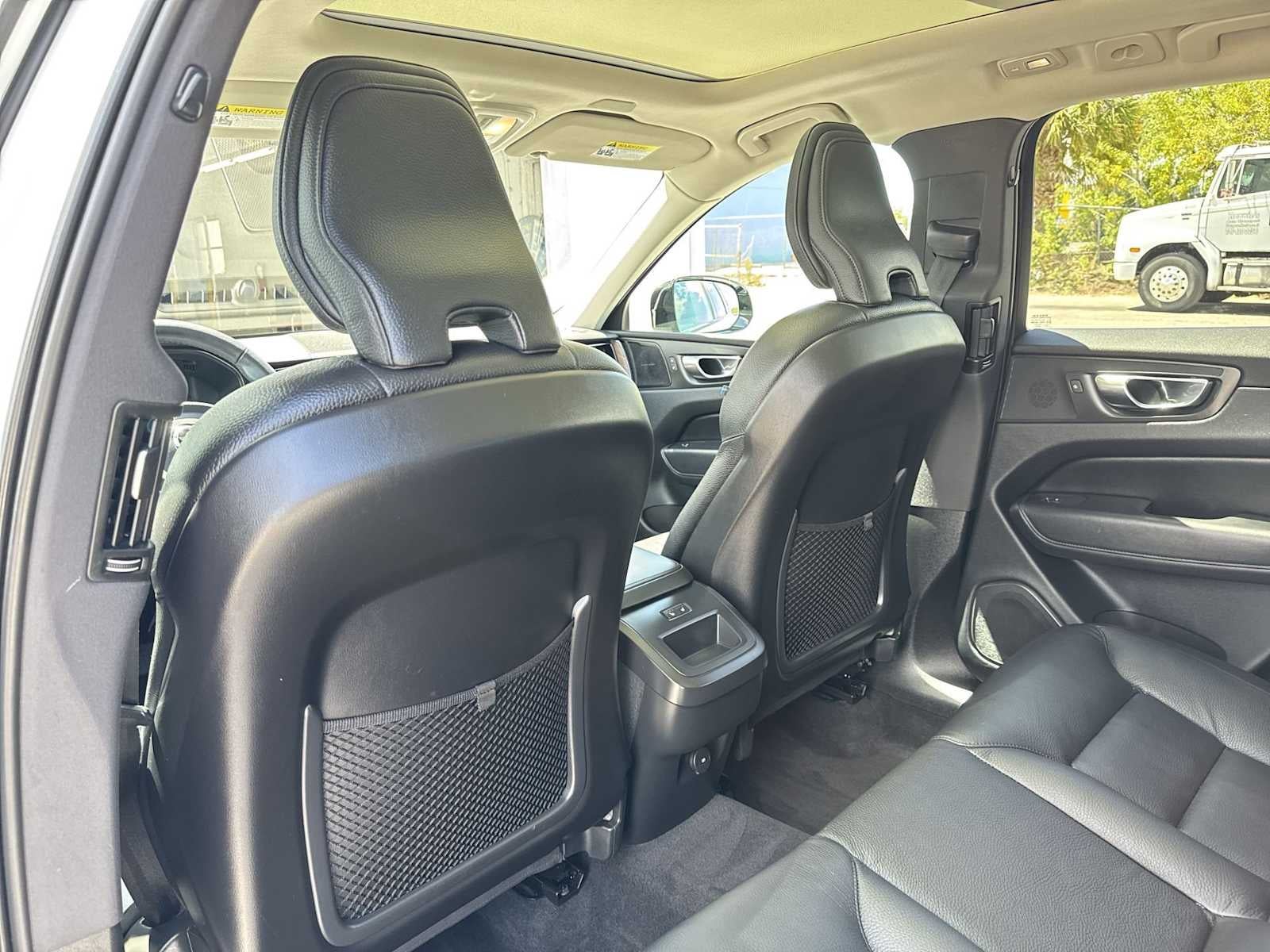 2023 Volvo XC60 Plus Dark Theme
