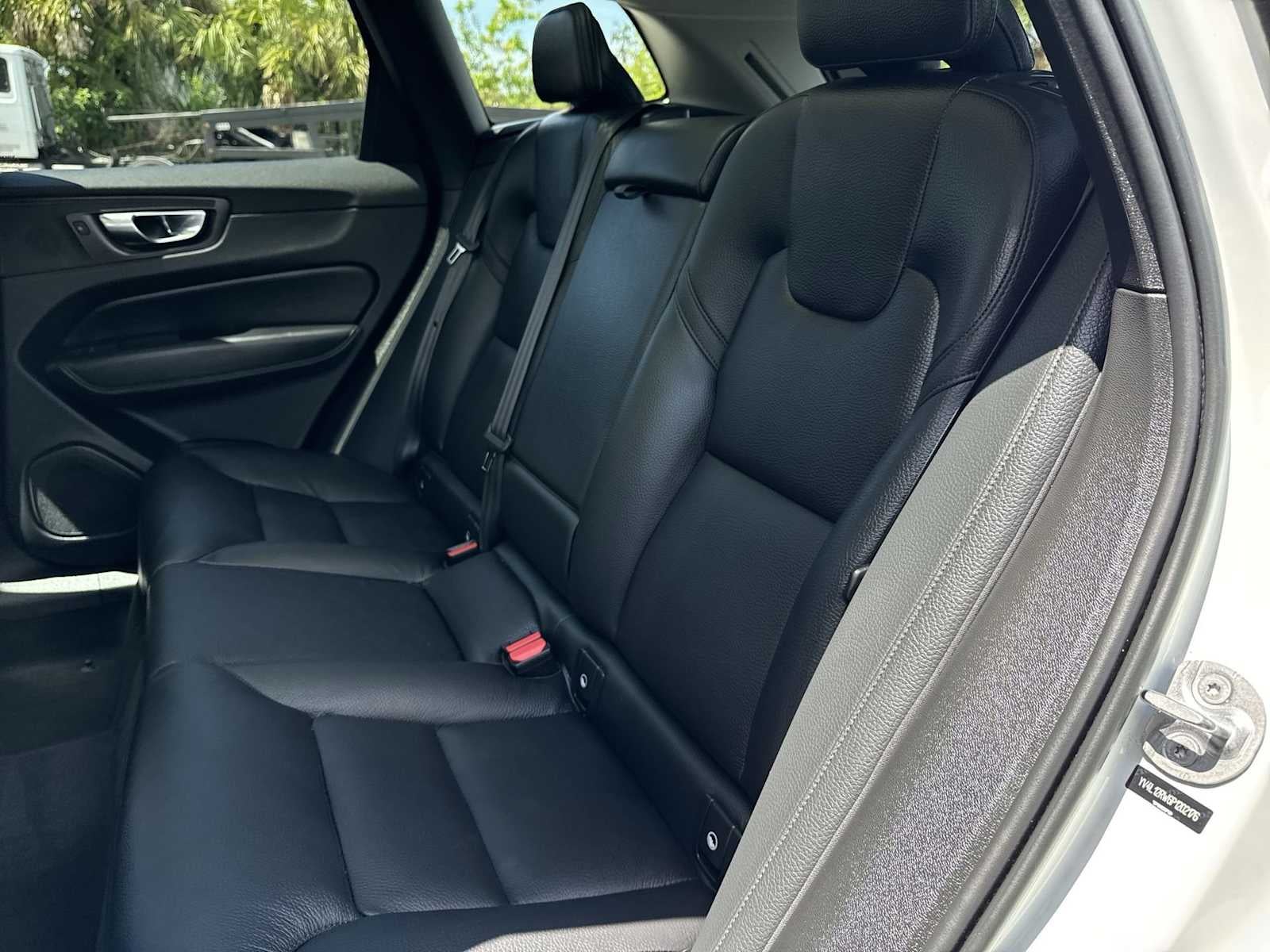 2023 Volvo XC60 Plus Dark Theme