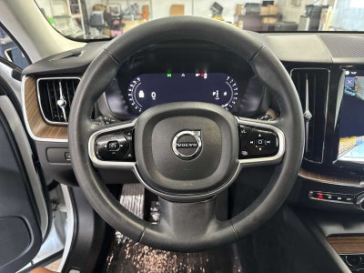 2023 Volvo XC60 Plus Dark Theme