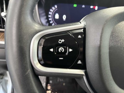 2023 Volvo XC60 Plus Dark Theme