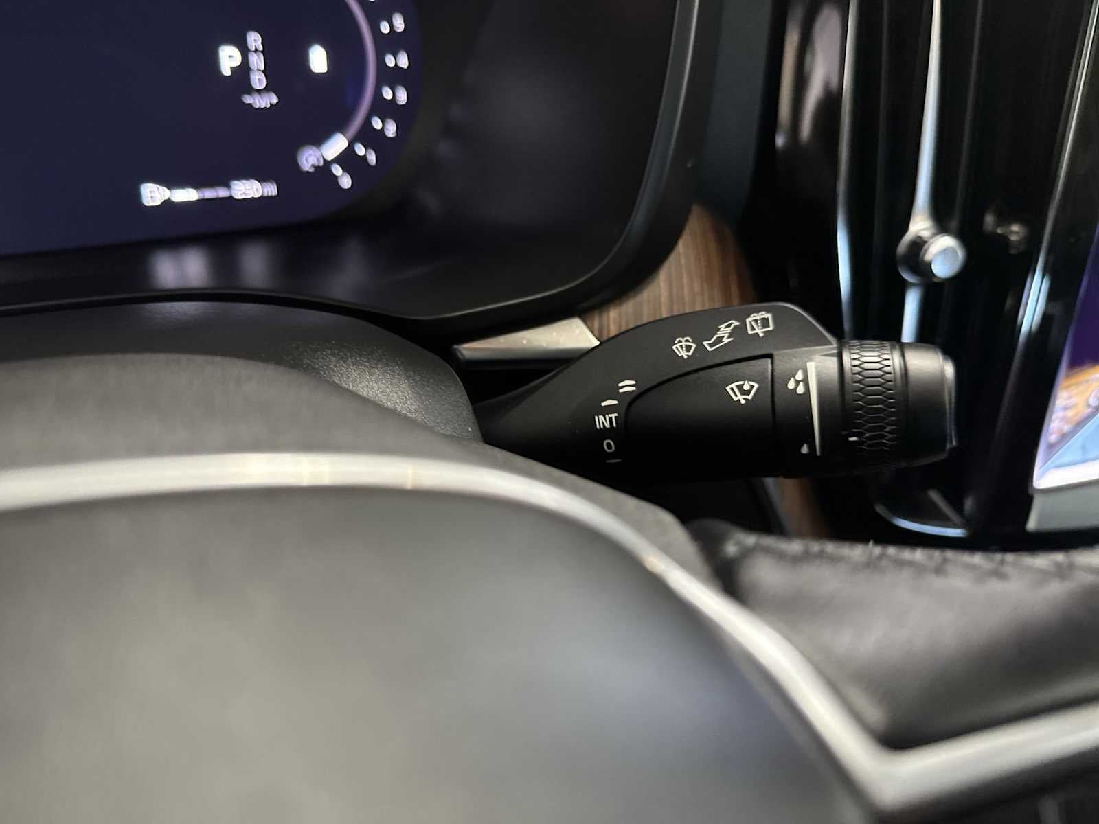 2023 Volvo XC60 Plus Dark Theme