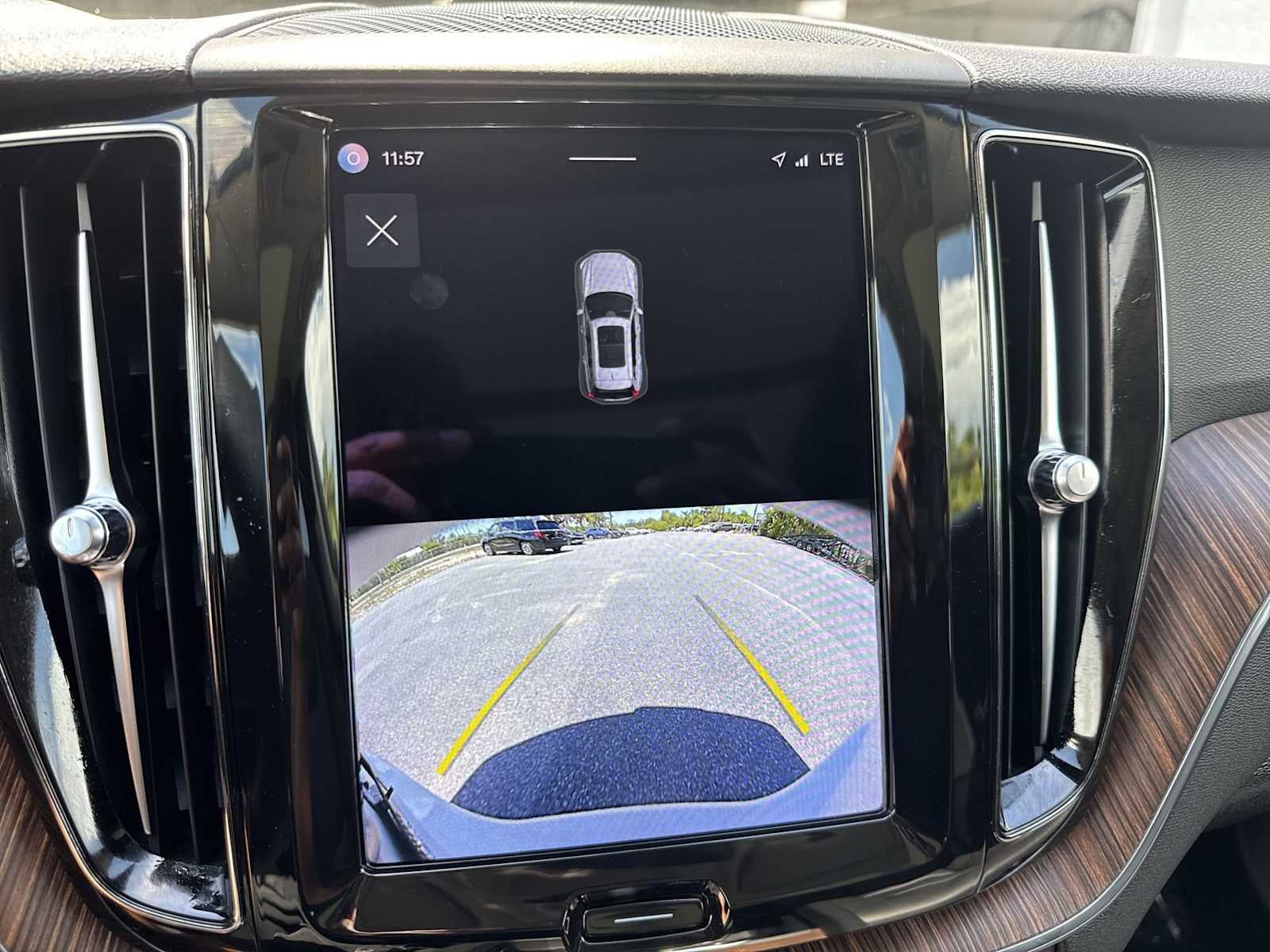 2023 Volvo XC60 Plus Dark Theme