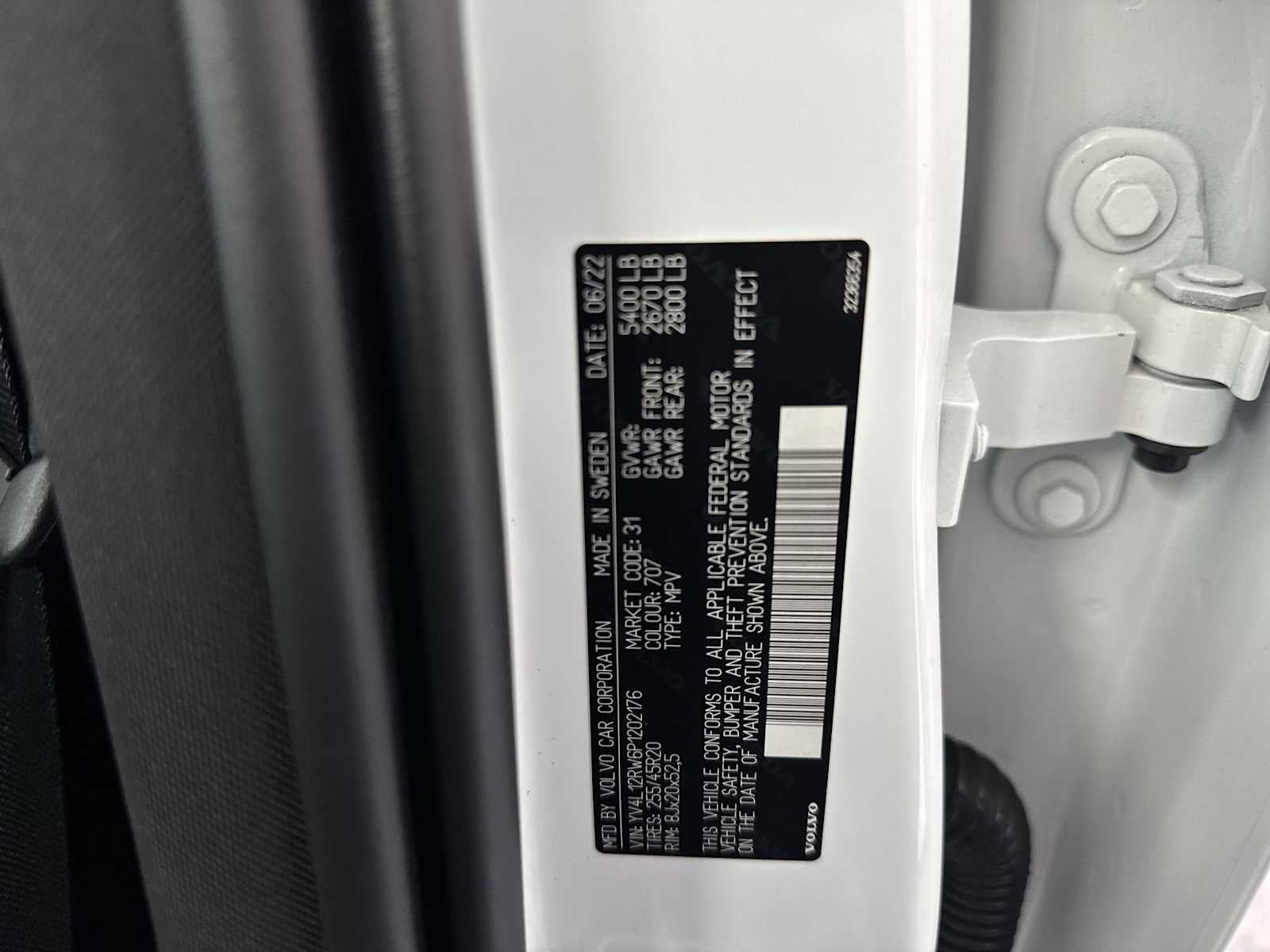2023 Volvo XC60 Plus Dark Theme