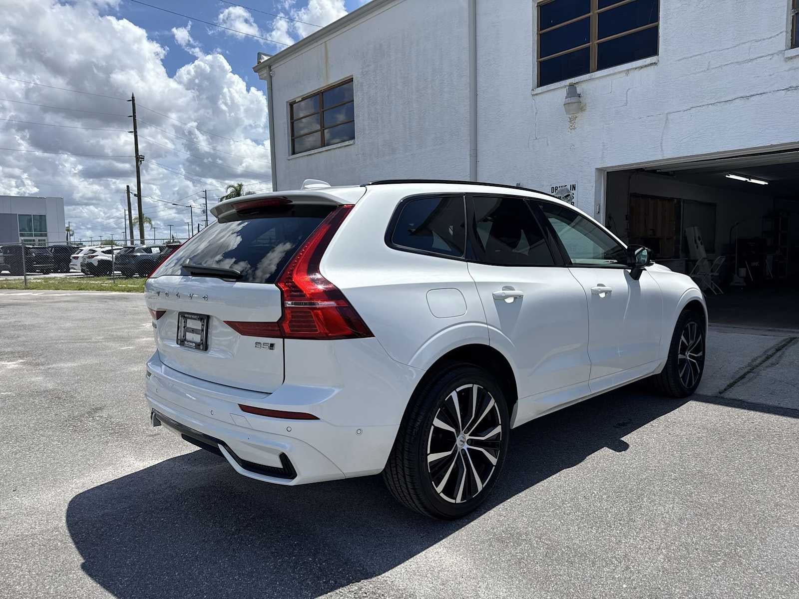 2023 Volvo XC60 Plus Dark Theme