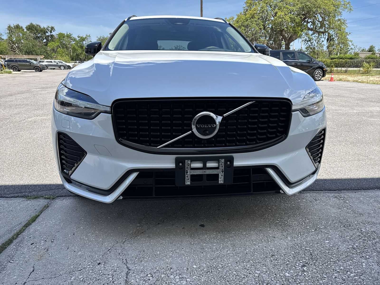 2023 Volvo XC60 Plus Dark Theme