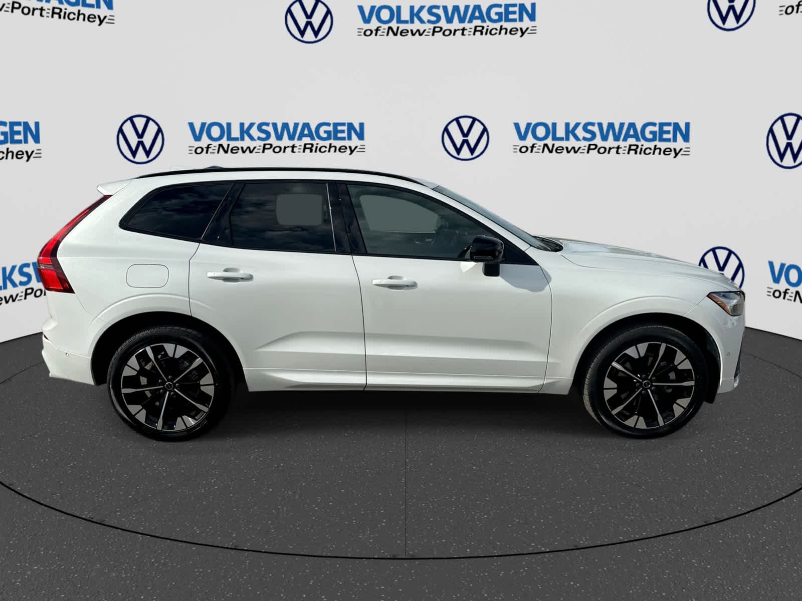 2026 Volvo XC60 Plus