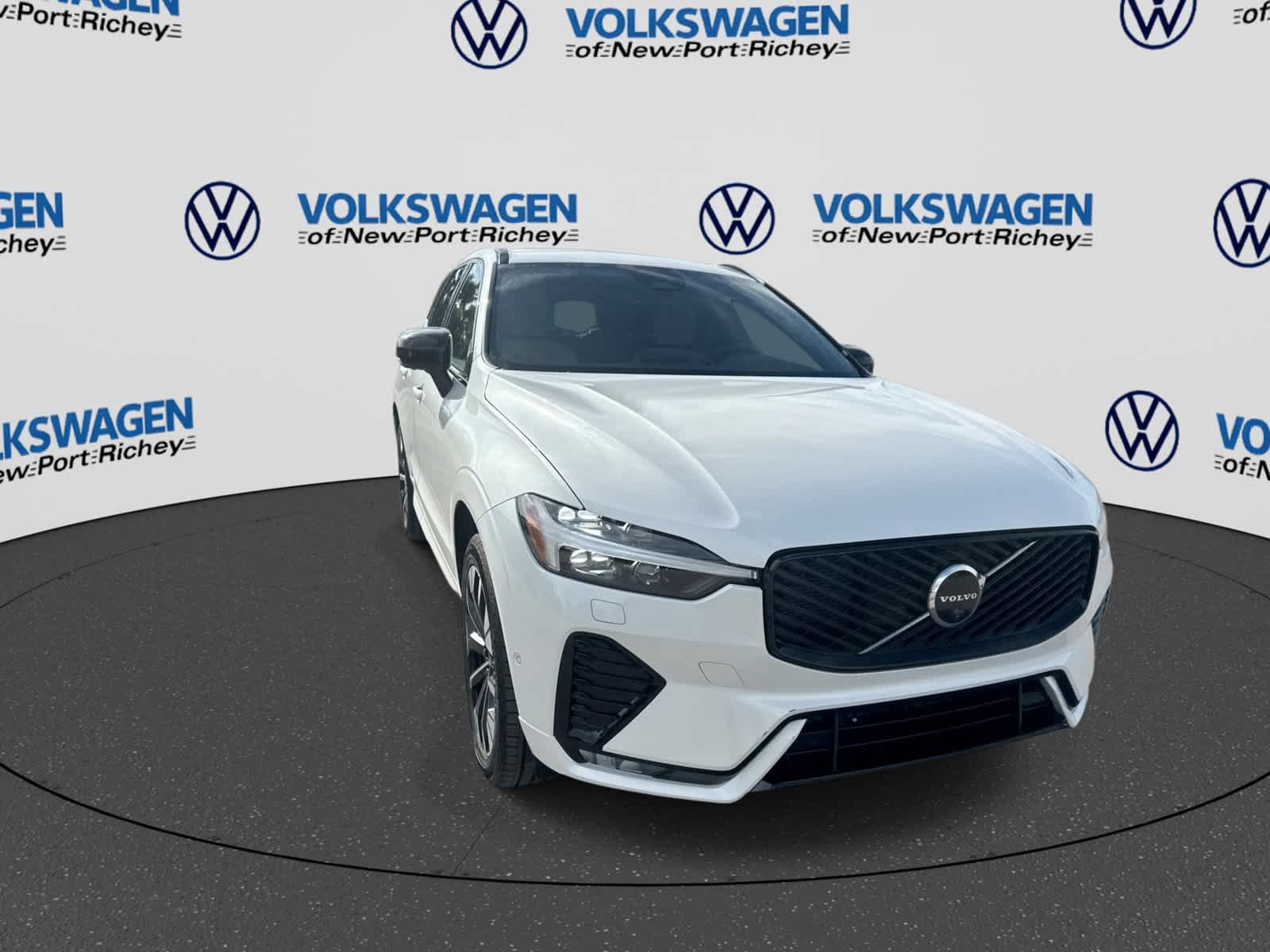 2026 Volvo XC60 Plus