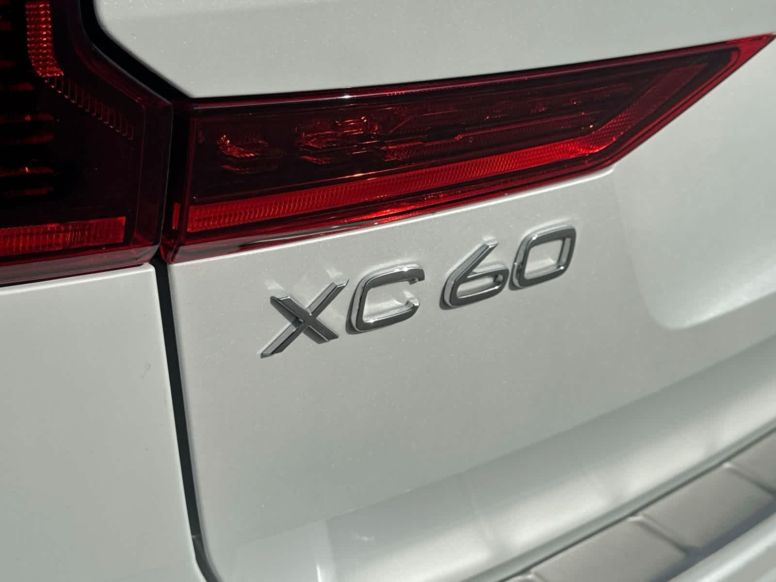 2026 Volvo XC60 Plus