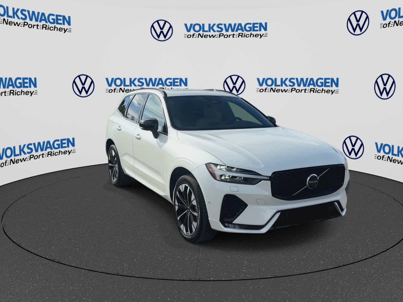2026 Volvo XC60 Plus