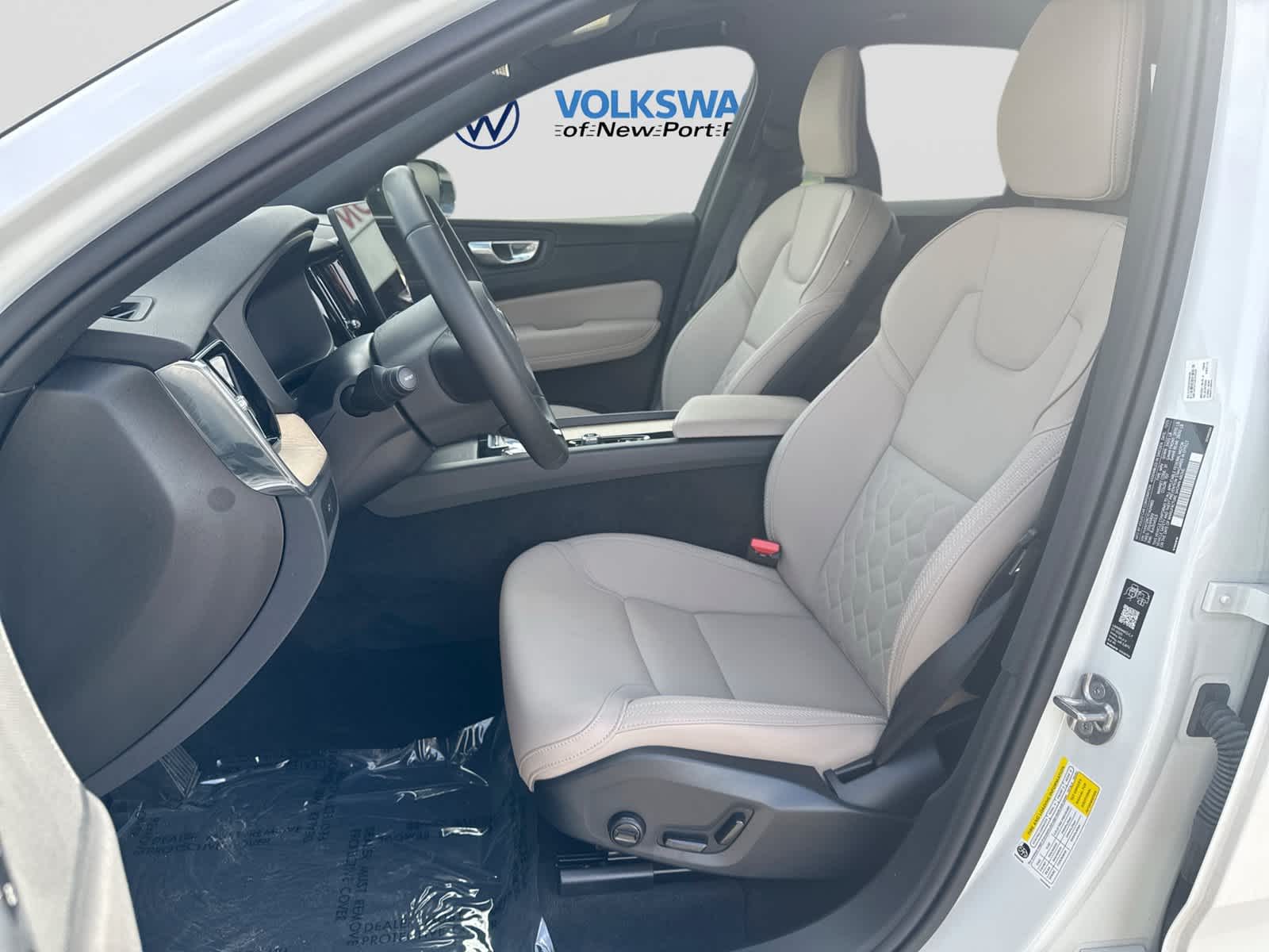 2026 Volvo XC60 Plus