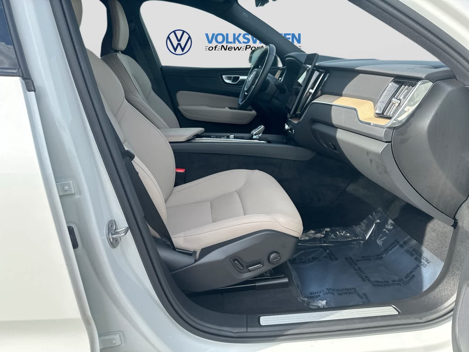 2026 Volvo XC60 Plus