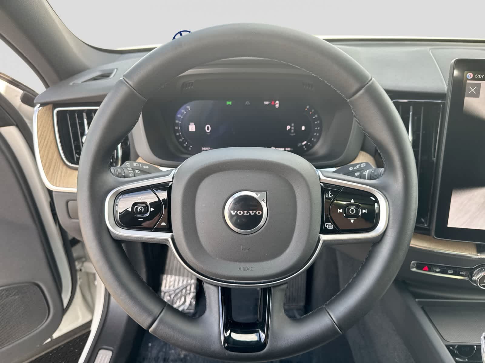 2026 Volvo XC60 Plus